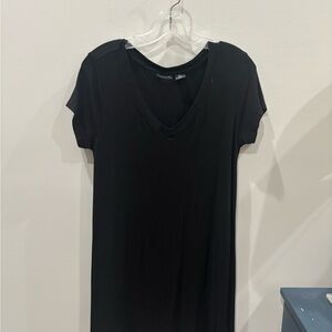 Tahari Black Short Sleeve V-Neck Top